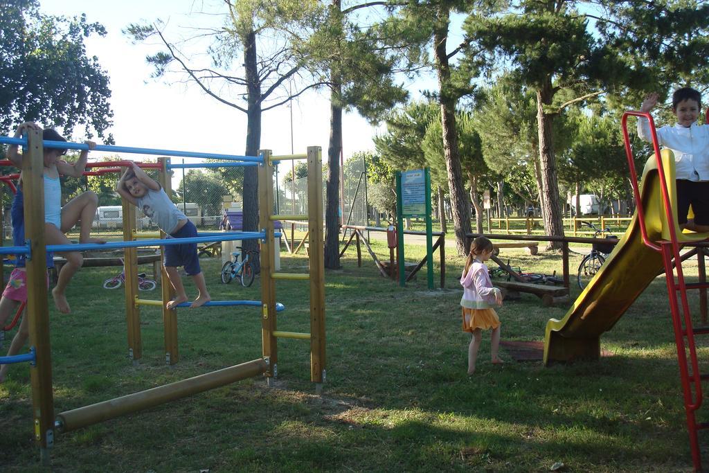 Club Del Sole Roseto Degli Abruzzi Easy Camping Village Exterior photo